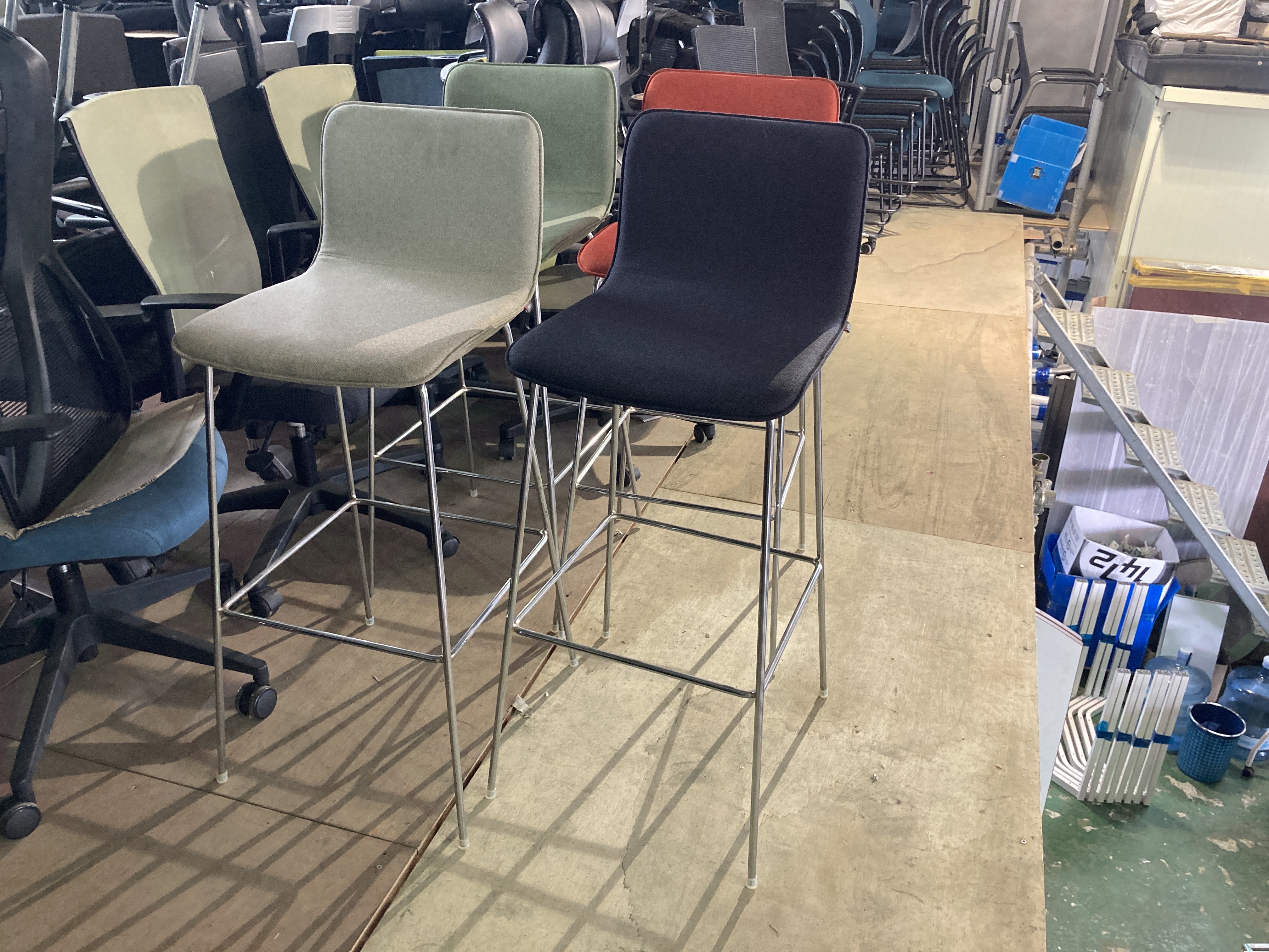 퍼시스 바스툴플러스 의자