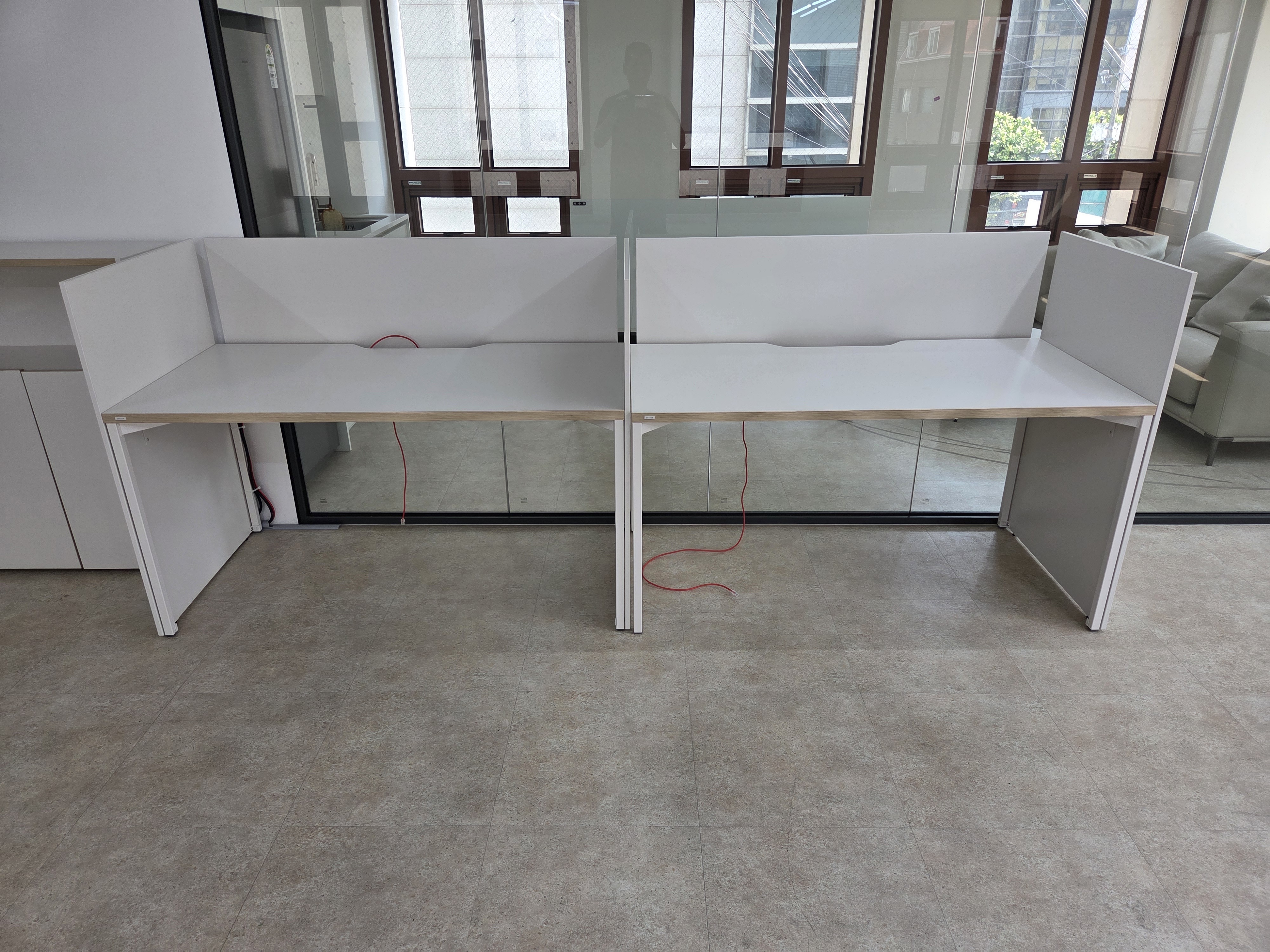 데스커 1400*700 데스크[서랍별매,파티션별매]-16개가산예약