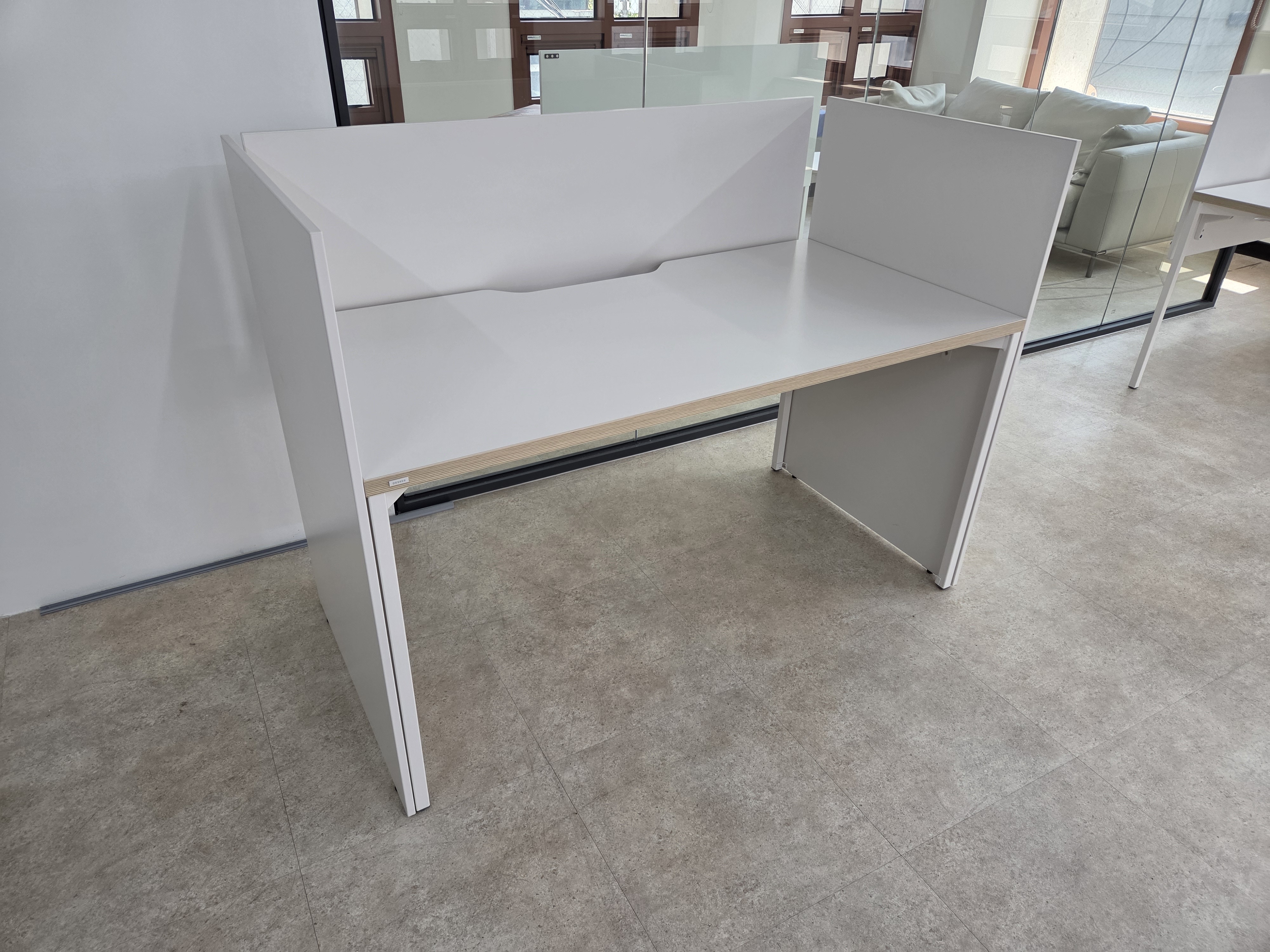 데스커 1400*700 데스크[서랍별매,파티션별매]-16개가산예약