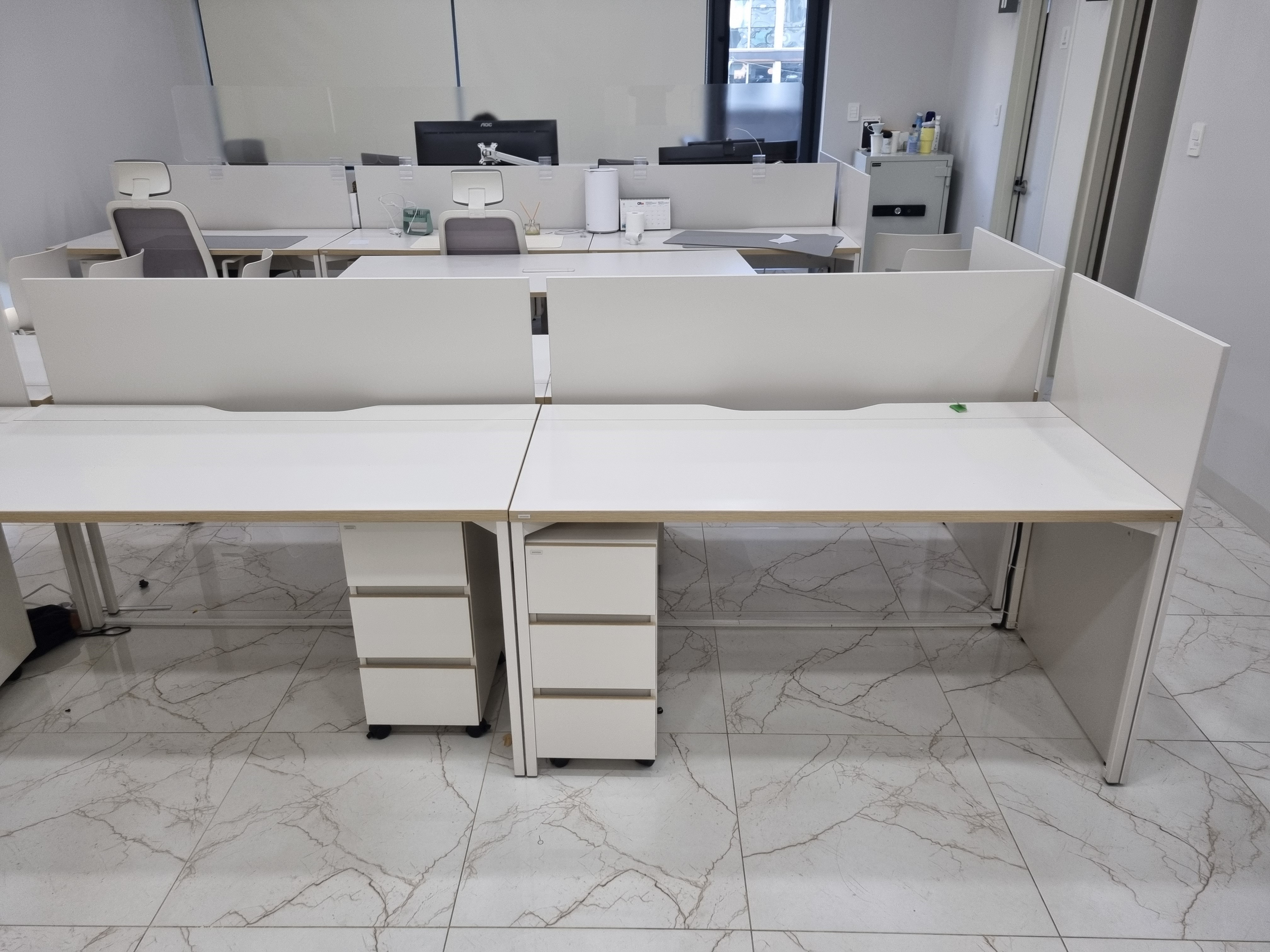 데스커 1400*700 데스크[서랍별매,파티션별매]-16개가산예약