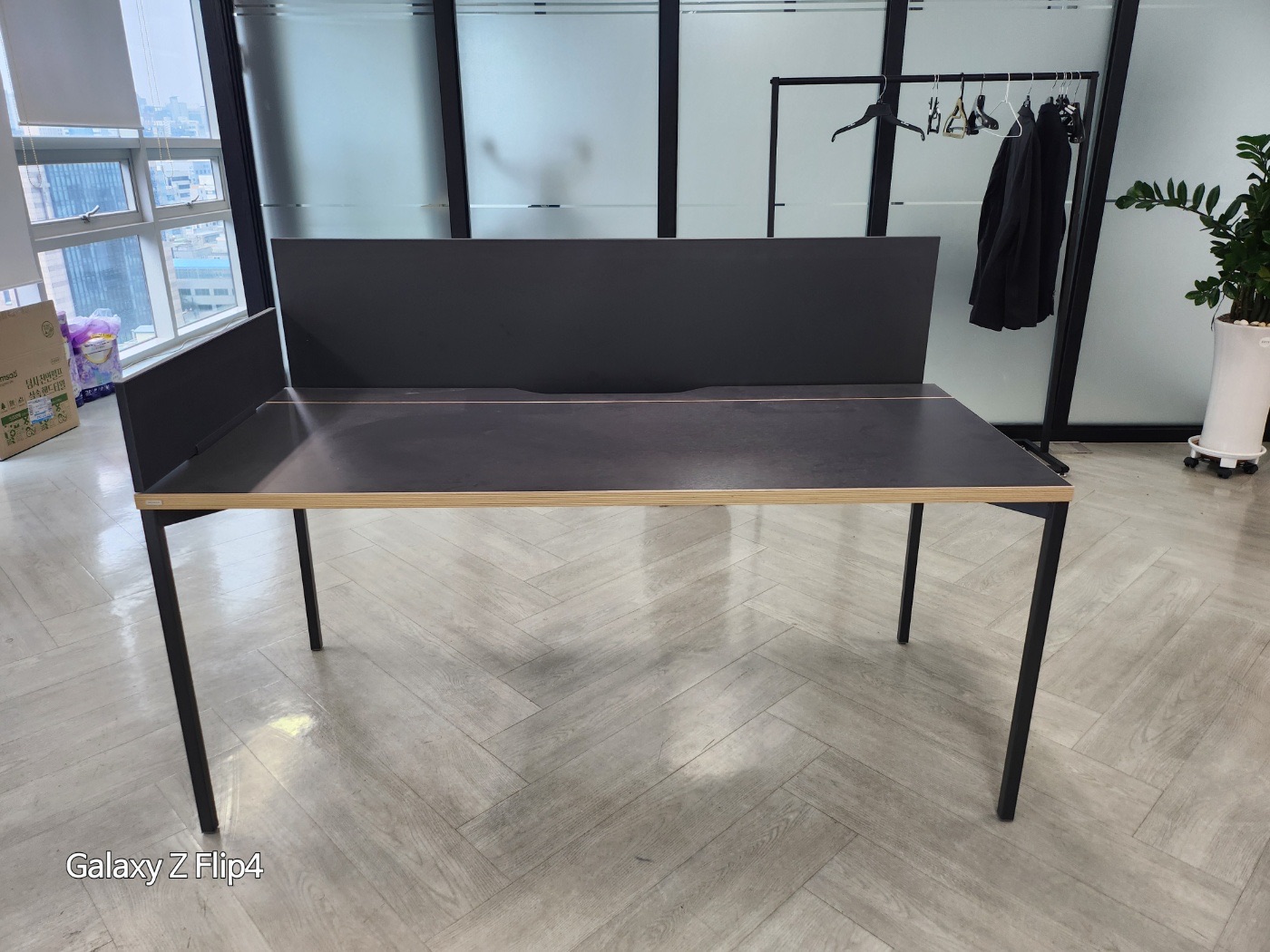 데스커 1400 블랙책상[상태보통,파티션별매]