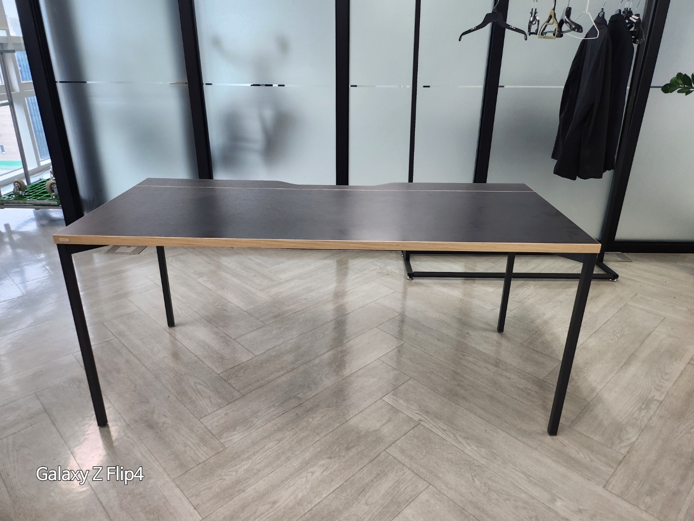 데스커 1400 블랙책상[상태보통,파티션별매]