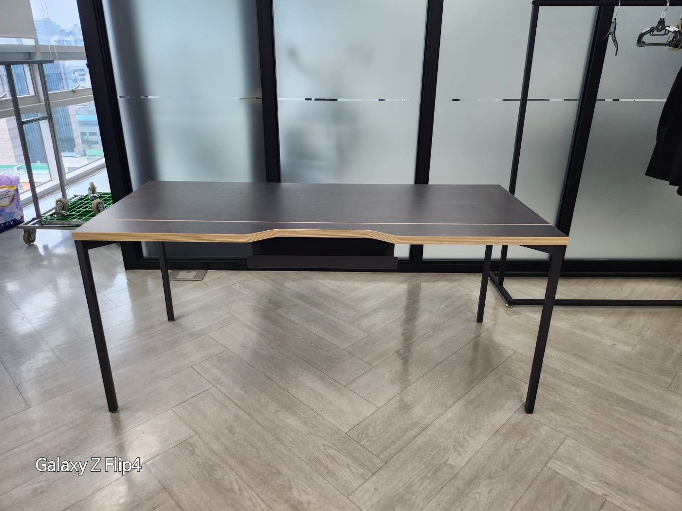 데스커 1400 블랙책상[상태보통,파티션별매]