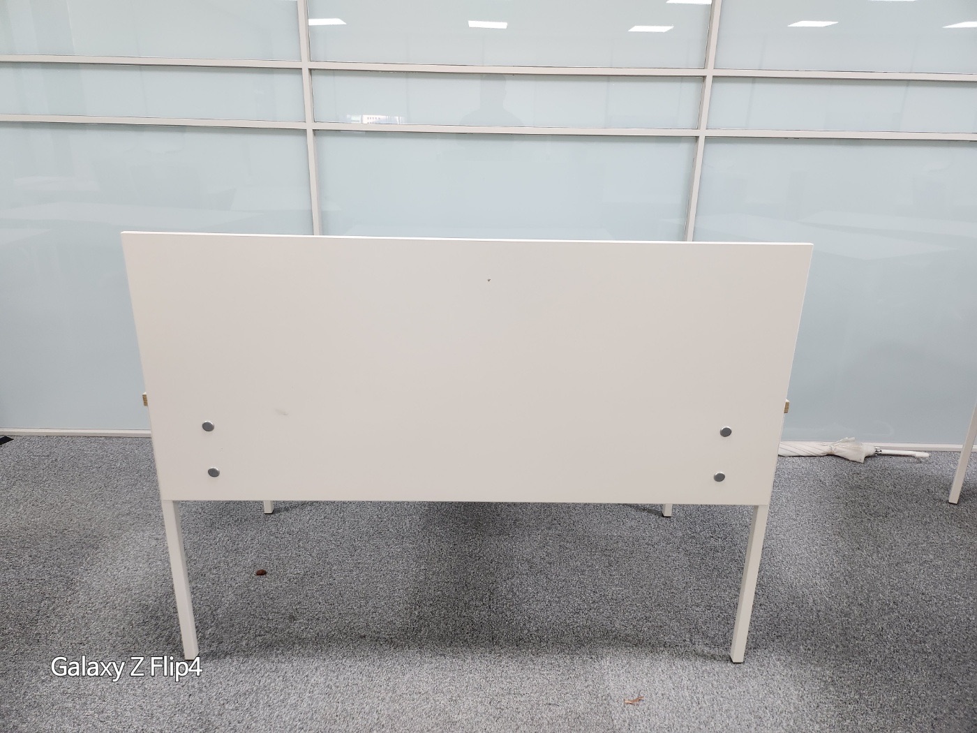 데스커 1400폭 전면 사이드 스크린