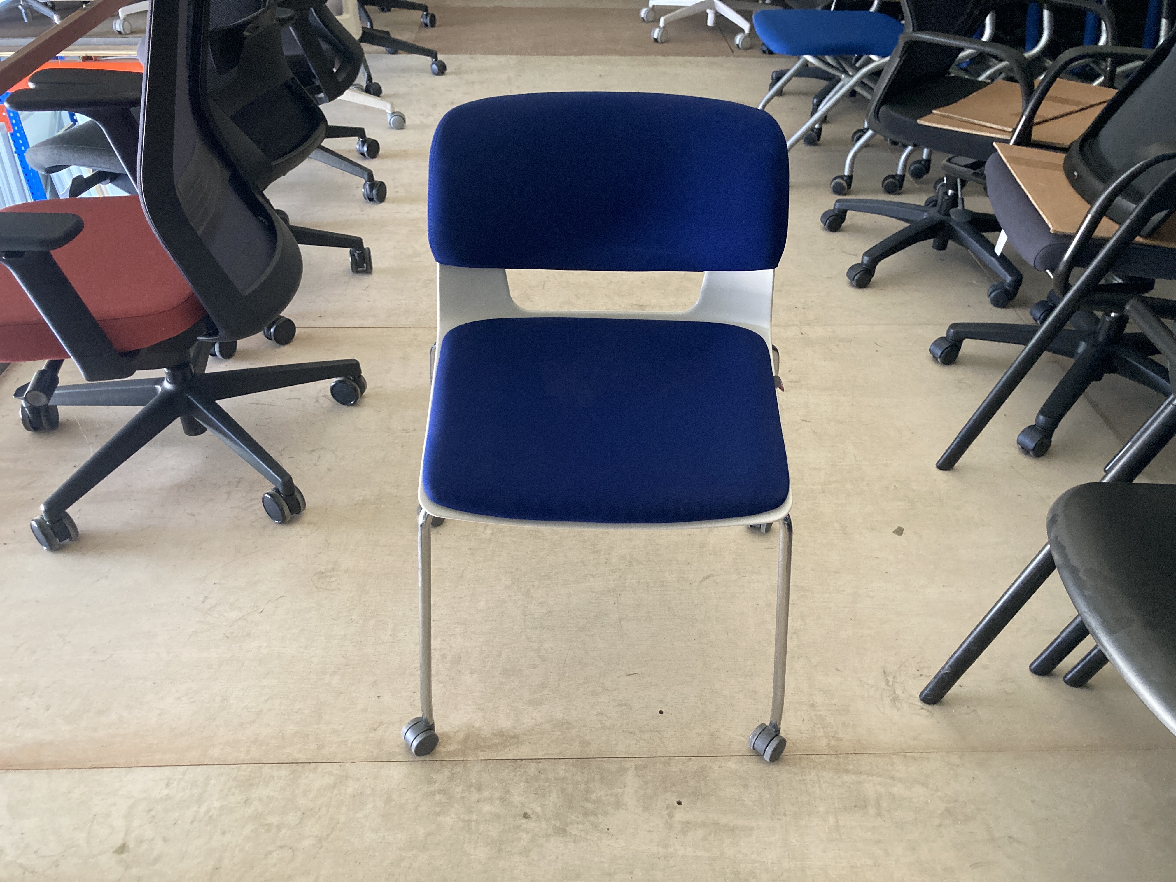 퍼시스 버튼 회의의자 CH0020