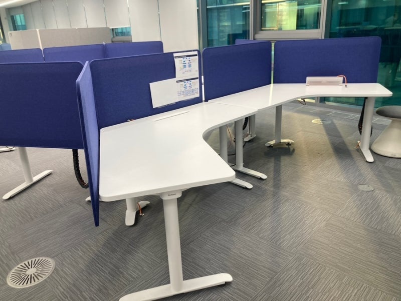 스틸케이스 120도 책상[3인기준,파티션포함.덕트유,콘센트무]