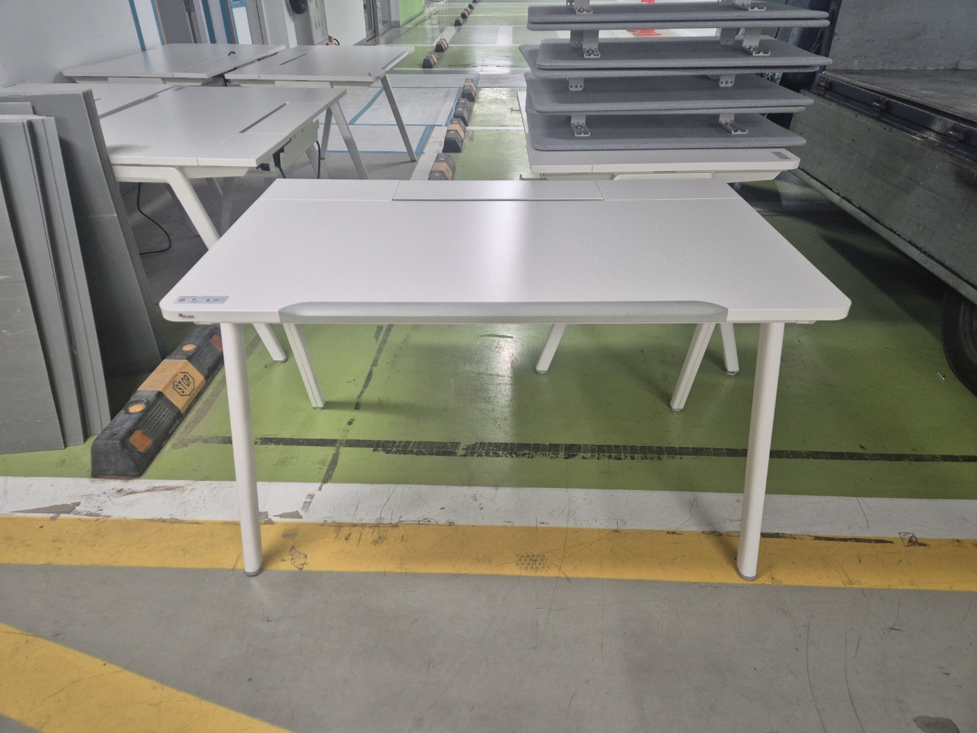 퍼시스 인에이블 1200 덕트형책상FDD012NN