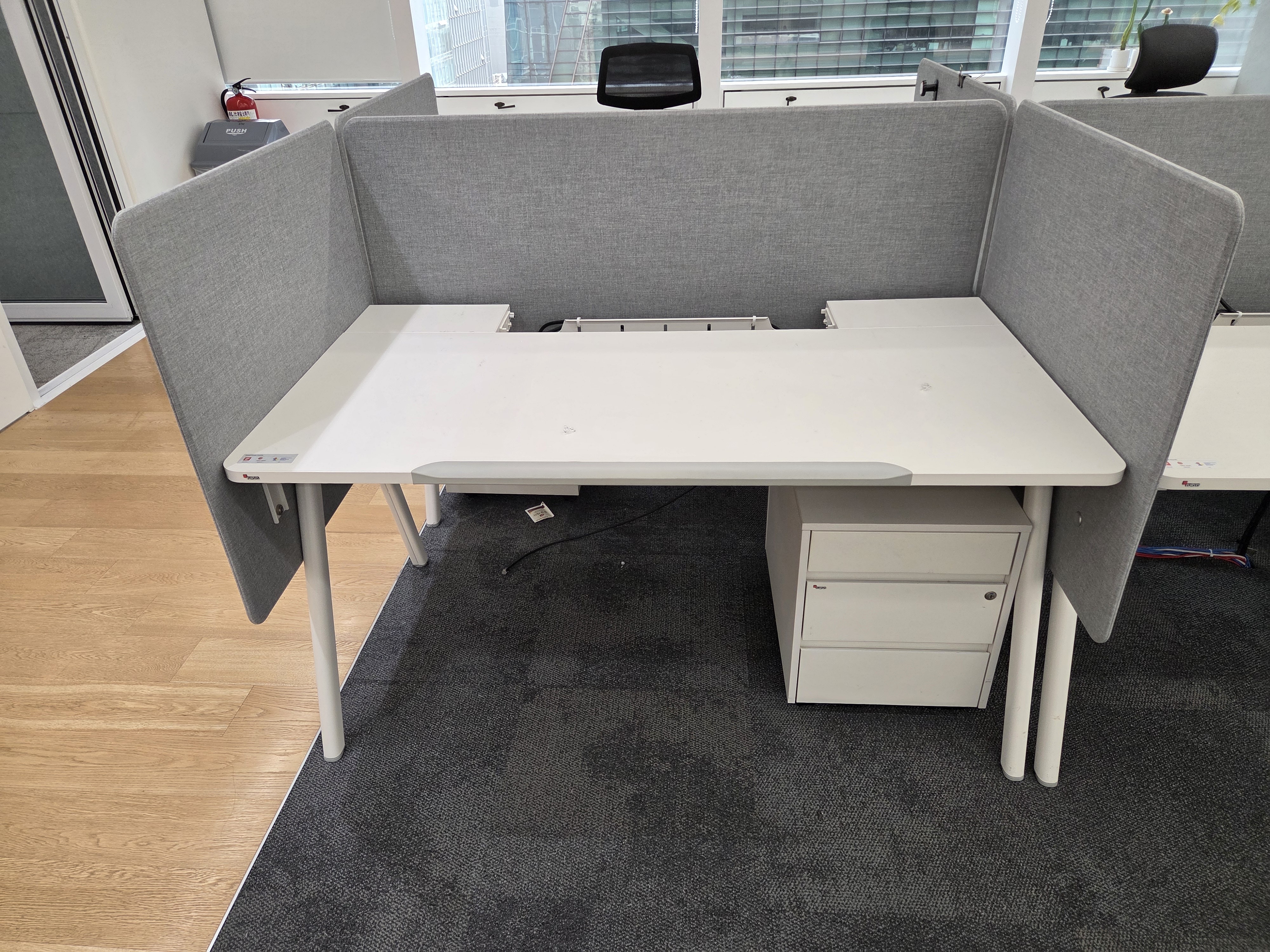 퍼시스 인에이블 1400덕트형책상[서랍별매]FDD014NN