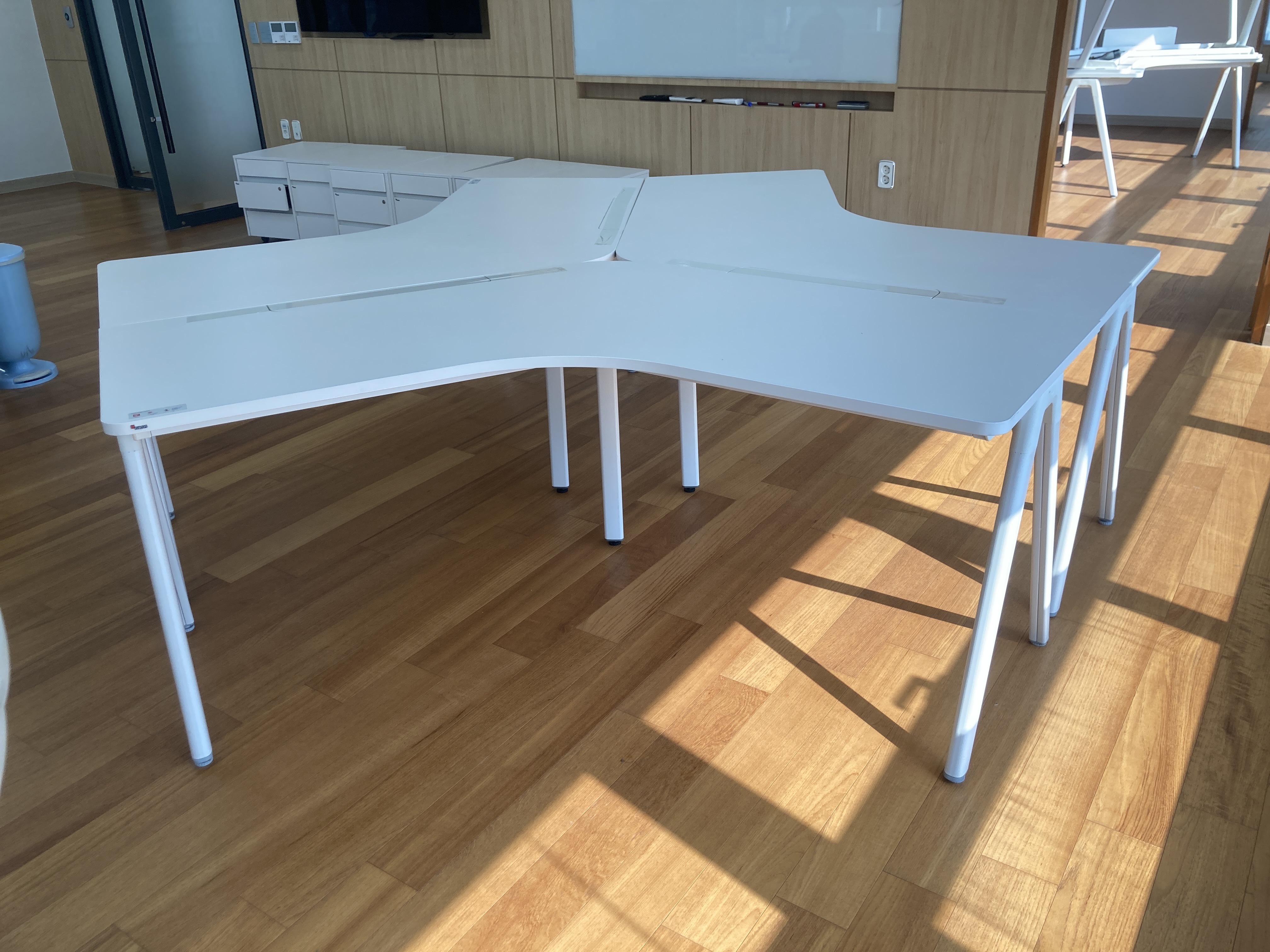 퍼시스  인에이블 120도책상[3인석기준 WW칼라]